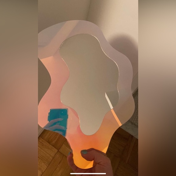 Funky acrylic decorative modern wall mirror - Picture 5 of 6